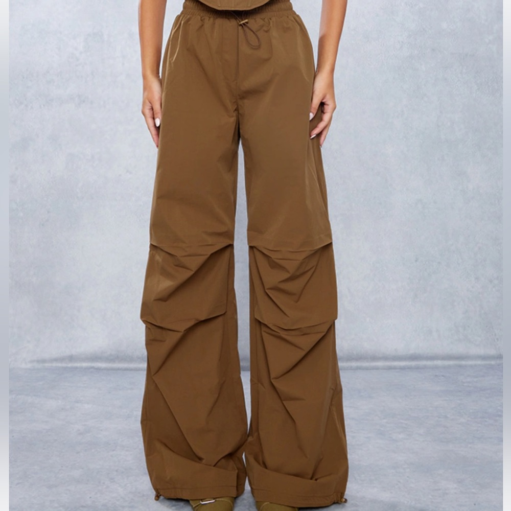 Mocha shell toggle drawstring ruched cargo trousers.